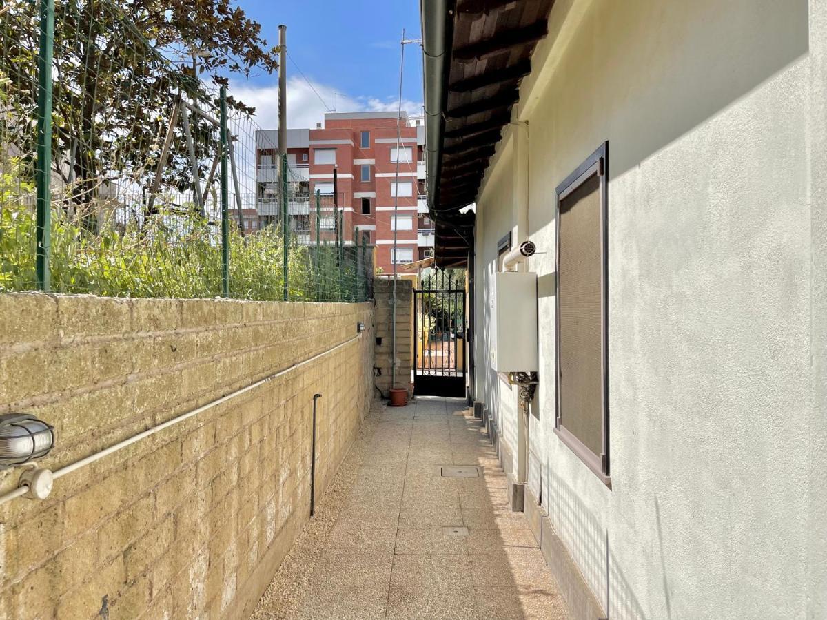 הוילה Independent House With Private Patio In רומא מראה חיצוני תמונה
